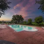 Βίλα Fonte Pinella 8, Emma Κιούζι